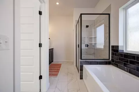 Bath - 7201 E Oakland St, Broken Arrow, OK 74014 photo 4 of 7