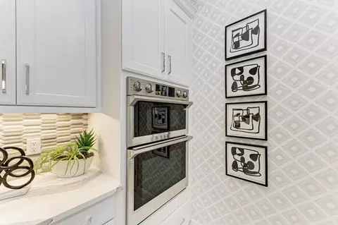 Kitchen - 4108 Sea Marsh Pl, Parrish, FL 34219 photo 4 of 7