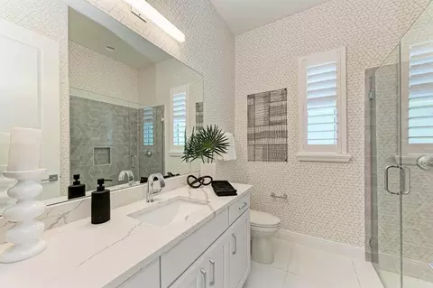 Bath - 4108 Sea Marsh Pl, Parrish, FL 34219 photo 3 of 4