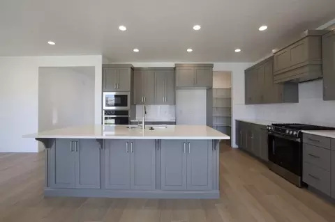 Kitchen - 52 E Dakar Ln, Saint George, UT 84790 photo 2 of 6