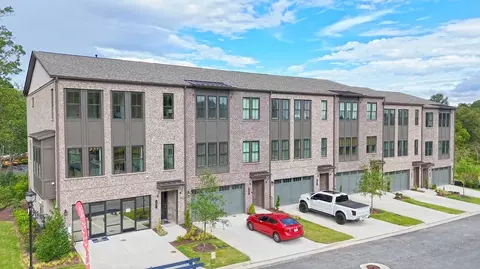 567 Red Clay Farm Ln, Suwanee, GA 30024