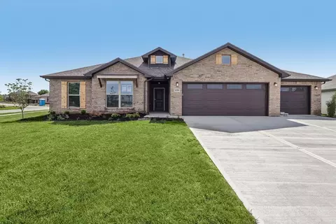 16322 W 166th Ct, Olathe, KS 66062