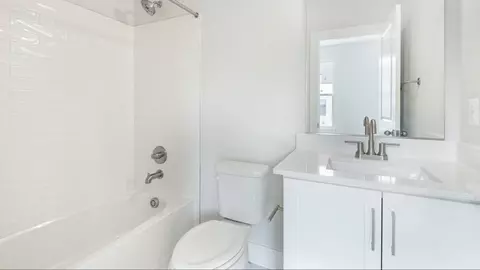 Bath - 2729 Light St, Baltimore, MD 21230 photo 3 of 8