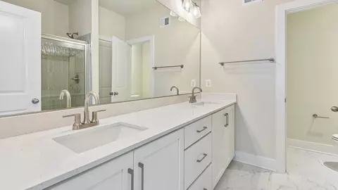 Bath - 2729 Light St, Baltimore, MD 21230 photo 2 of 8