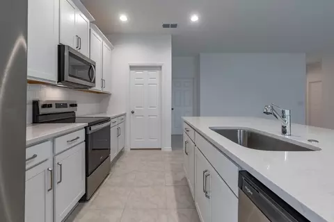 Kitchen - 2018 Beevalley Way, Deland, FL 32724 photo 1 of 7