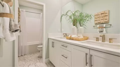 Bath - 27465 Red Alder Ln, Valencia, CA 91381 photo 2 of 4
