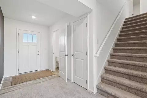 Entry Way - 203 Scorsese St, Springfield, OH 45505 photo 7 of 9