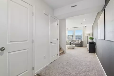 Entry Way - 203 Scorsese St, Springfield, OH 45505 photo 6 of 9