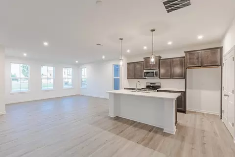 Living - 2886 Evergreen Ave, Plainfield, IN 46168 photo 3 of 7