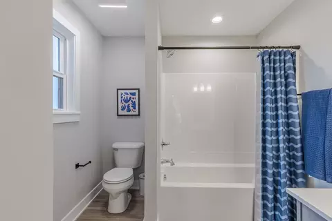 Bath - 2886 Evergreen Ave, Plainfield, IN 46168 photo 5 of 6