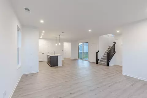 Living - 2886 Evergreen Ave, Plainfield, IN 46168 photo 2 of 7