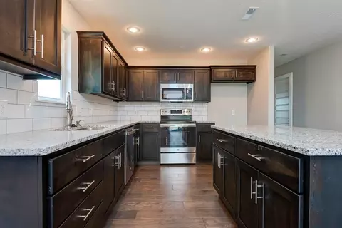 Kitchen - 1917 Wellington Dr, Ozark, MO 65721 photo 1 of 2