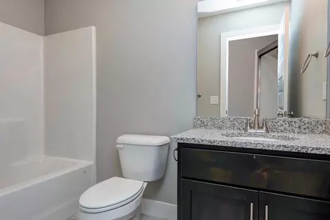 Bath - 1917 Wellington Dr, Ozark, MO 65721 photo 1 of 3