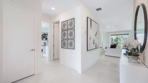 Entry Way - 3980 Kennebunk Loop, Mount Dora, FL 32757 photo 5 of 9