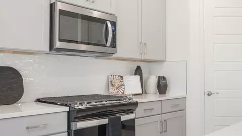 Kitchen - 3980 Kennebunk Loop, Mount Dora, FL 32757 photo 5 of 8