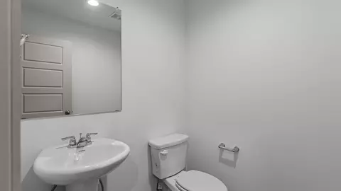 Bath - 7304 9th St, Lubbock, TX 79416 photo 3 of 6