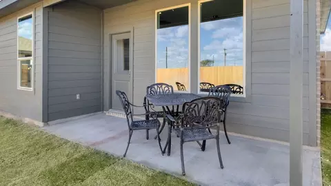 Exterior - 7304 9th St, Lubbock, TX 79416 photo 6 of 7