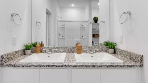 Bath - 7304 9th St, Lubbock, TX 79416 photo 6 of 6