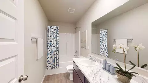 Bath - 1068 Raven Walk Dr, Benton, AR 72015 photo 2 of 2