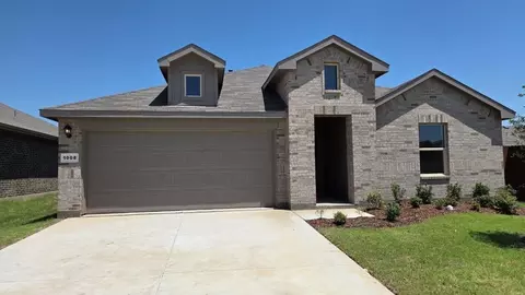 1008 Foxburg Dr, Fort Worth, TX 76131