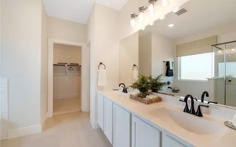 Bath - 7300 Poplar Dr, Argyle, TX 76226 photo 5 of 9
