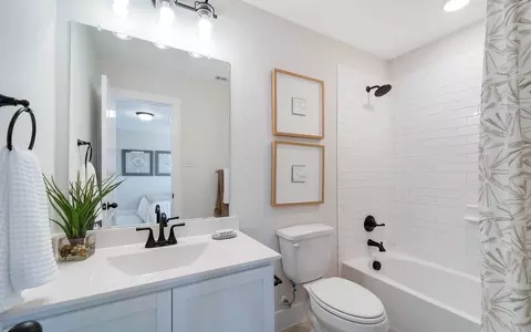 Bath - 7300 Poplar Dr, Argyle, TX 76226 photo 8 of 9
