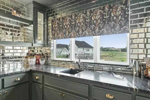 Kitchen - 2113 Tupelo Trl, Argyle, TX 76226 photo 11 of 12