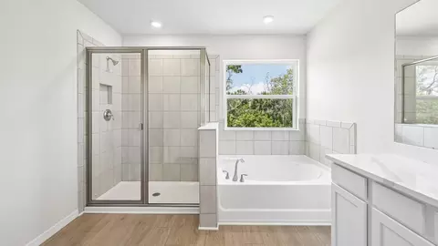 Bath - 17325 Whiskey Creek Trl, Parrish, FL 34219 photo 2 of 3