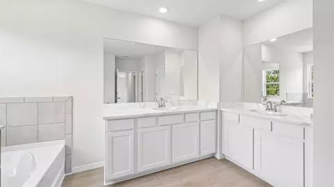 Bath - 17325 Whiskey Creek Trl, Parrish, FL 34219 photo 1 of 3