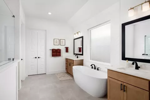 Bath - 208 Shady Spring Trl, Georgetown, TX 78628 photo 4 of 5