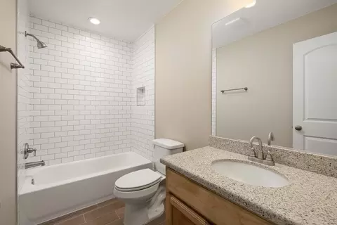Bath - 5101 Carambola Ln, Laredo, TX 78046 photo 1 of 5