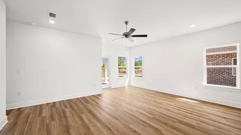 Living - 91 Gray Owl Dr E, Freeport, FL 32439 photo 2 of 3