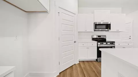 Kitchen - 91 Gray Owl Dr E, Freeport, FL 32439 photo 1 of 3