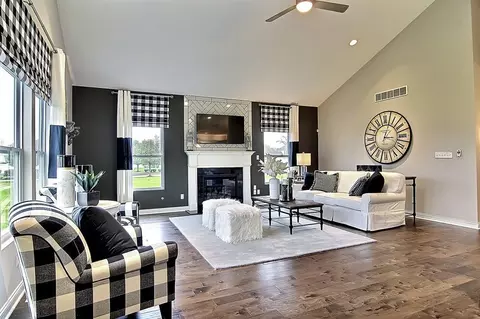 Living - 6466 E 104th Ave, Winfield, IN 46307 photo 1 of 6