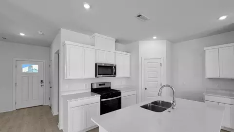 Kitchen - 27 Wolfsbridge Loop, Cabot, AR 72023 photo 2 of 6