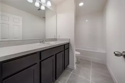 Bath - 2412 Wild Horse Way, Eustis, FL 32726 photo 4 of 6