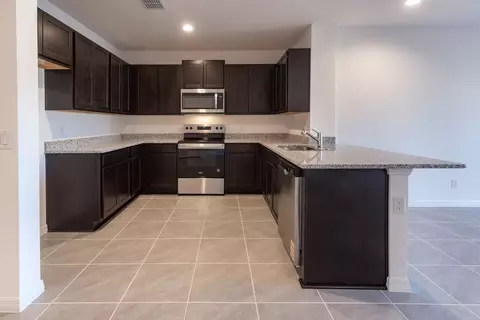 Kitchen - 2412 Wild Horse Way, Eustis, FL 32726 photo 6 of 7