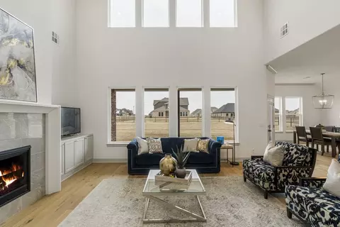 Living - 7201 E Oakland St, Broken Arrow, OK 74014 photo 2 of 6