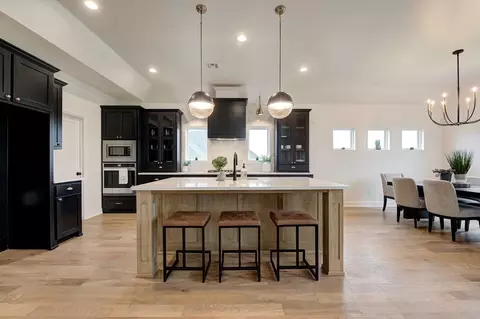 Kitchen - 7201 E Oakland St, Broken Arrow, OK 74014 photo 4 of 6