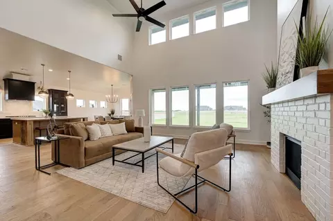 Living - 7201 E Oakland St, Broken Arrow, OK 74014 photo 4 of 6