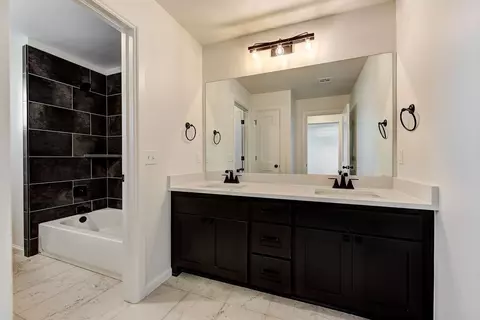 Bath - 7201 E Oakland St, Broken Arrow, OK 74014 photo 5 of 6