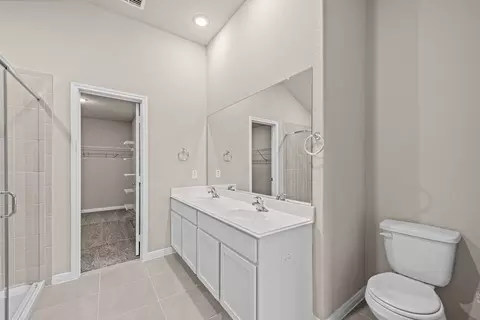 Bath - 13506 Playa Ave, Von Ormy, TX 78073 photo 1 of 2