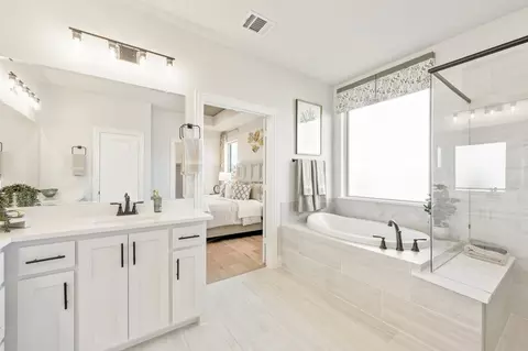 Bath - 2019 Meraki Pkwy, Forney, TX 75126 photo 5 of 5