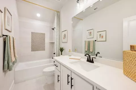 Bath - 2019 Meraki Pkwy, Forney, TX 75126 photo 5 of 5