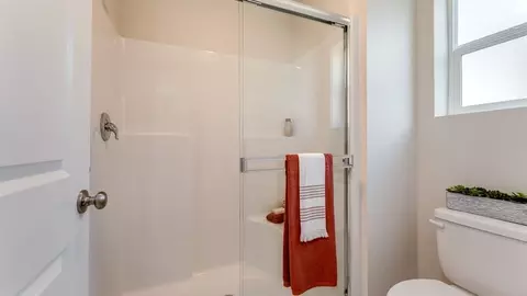 Bath - 6415 Polar Dr, Pasco, WA 99301 photo 4 of 9