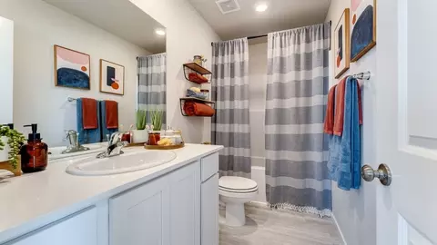 Bath - 6415 Polar Dr, Pasco, WA 99301 photo 2 of 9