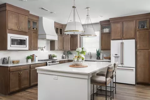 Kitchen - 8244 Bell Mill Rd, Ooltewah, TN 37363 photo 4 of 6