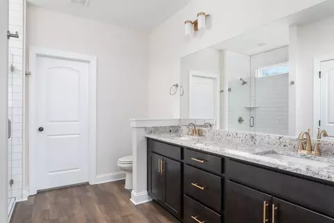 Bath - 8244 Bell Mill Rd, Ooltewah, TN 37363 photo 1 of 4