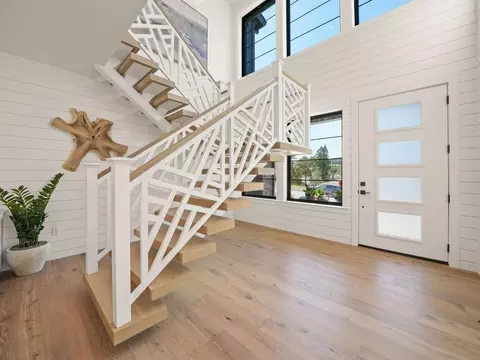 Entry Way - 7 Erin Dr, San Rafael, CA 94903 photo 2 of 3