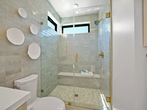 Bath - 7 Erin Dr, San Rafael, CA 94903 photo 7 of 7